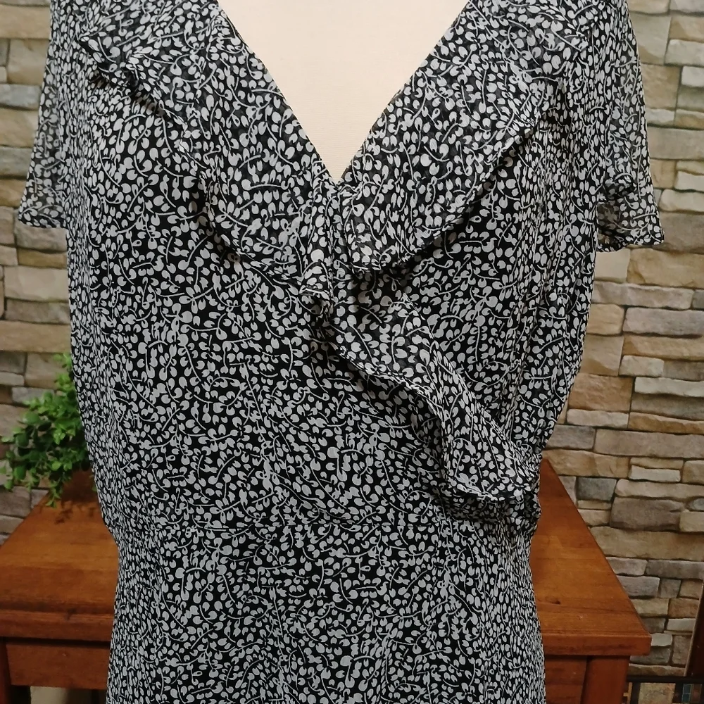 Danny & Nicole‎ Black and White Dress Size 14 - Picture 5 of 5